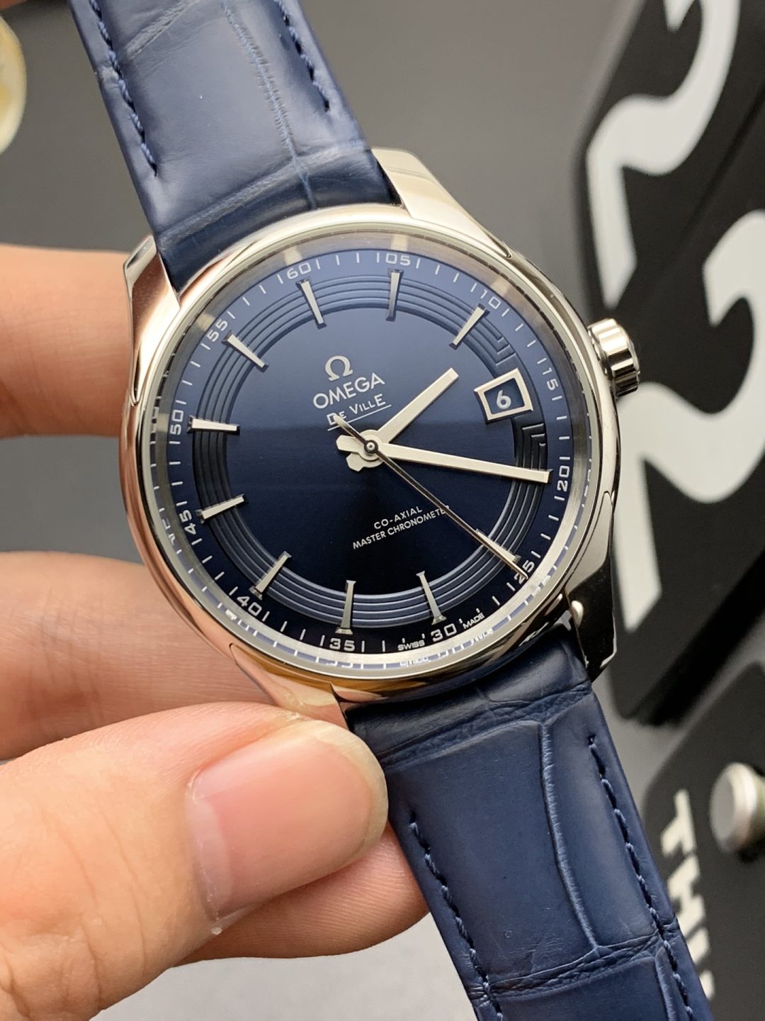 Omega VS 8900 Bright Blue Spot Seconds